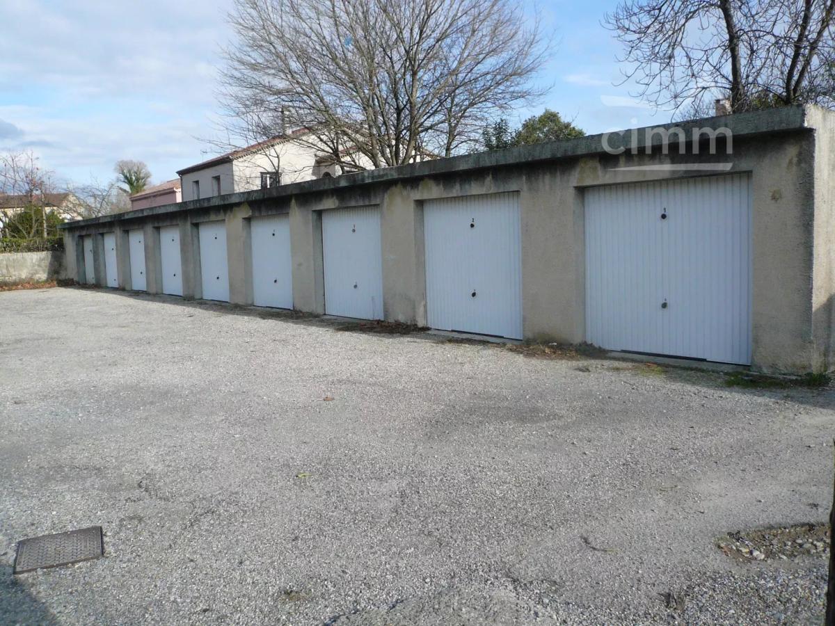 Photo 2 - Garage / Parking à Le Teil