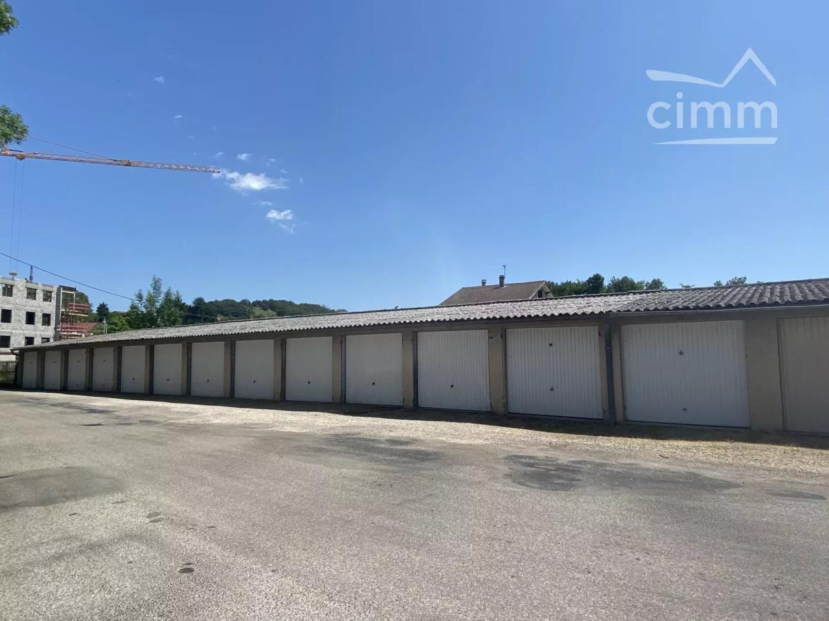 Photo principale - Garage / Parking à Saint-Jean-de-Bournay