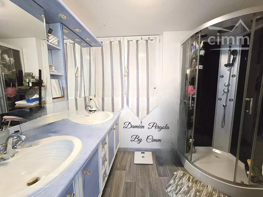 Photo principale - Immeuble à Le Lardin-Saint-Lazare