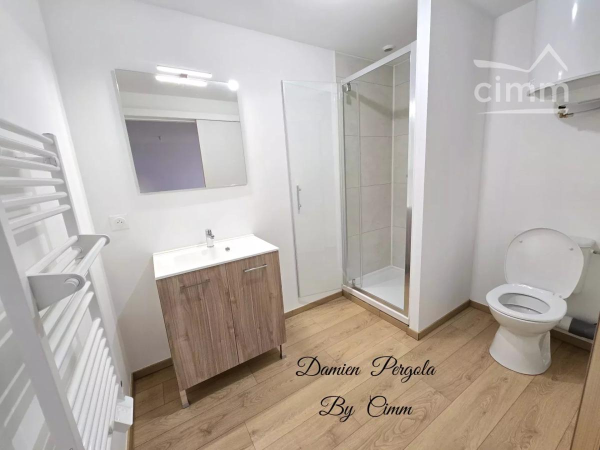 Photo 2 - Immeuble à Le Lardin-Saint-Lazare