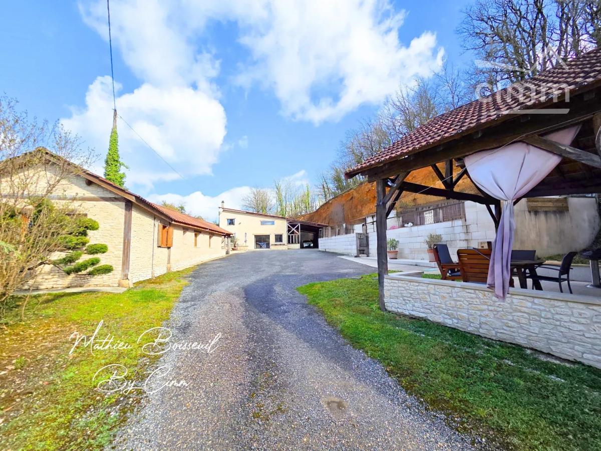 Photo 11 - Immeuble à Montignac-Lascaux