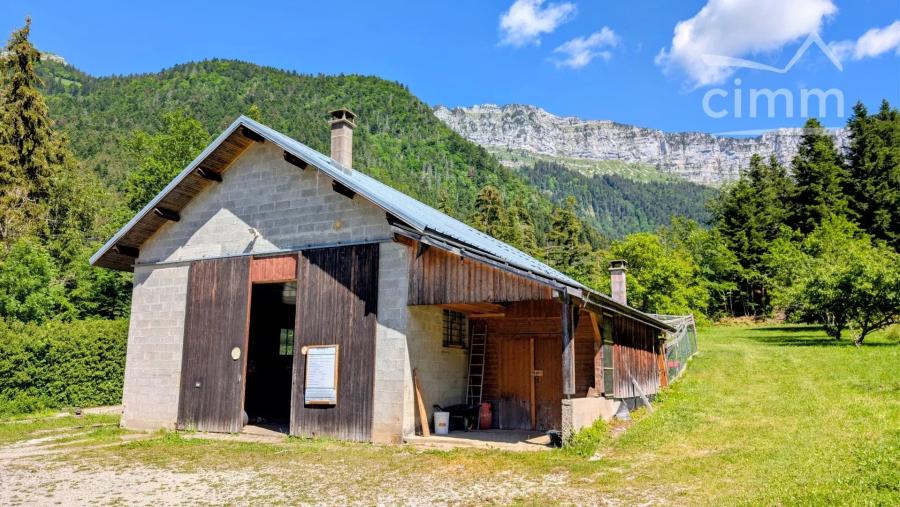 Photo principale - Locaux d'activité / Entrepôts à Saint-Pierre-d'Entremont