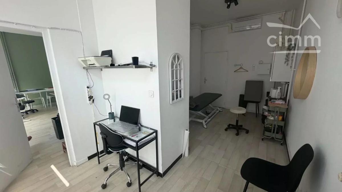 Photo principale - Locaux d'activité / Entrepôts à Villeurbanne
