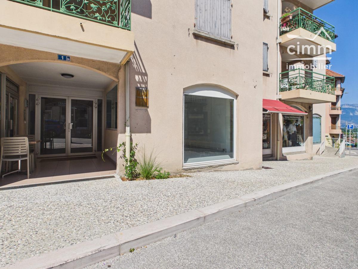Photo principale - Locaux d'activité / Entrepôts à Tullins