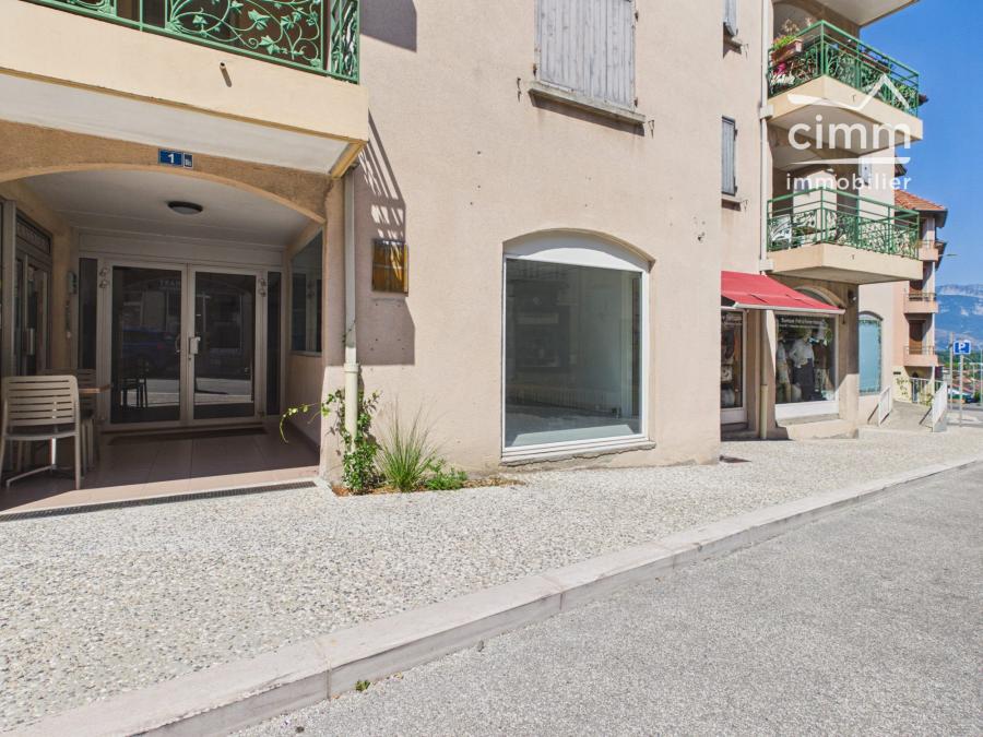 Photo principale - Locaux d'activité / Entrepôts à Tullins
