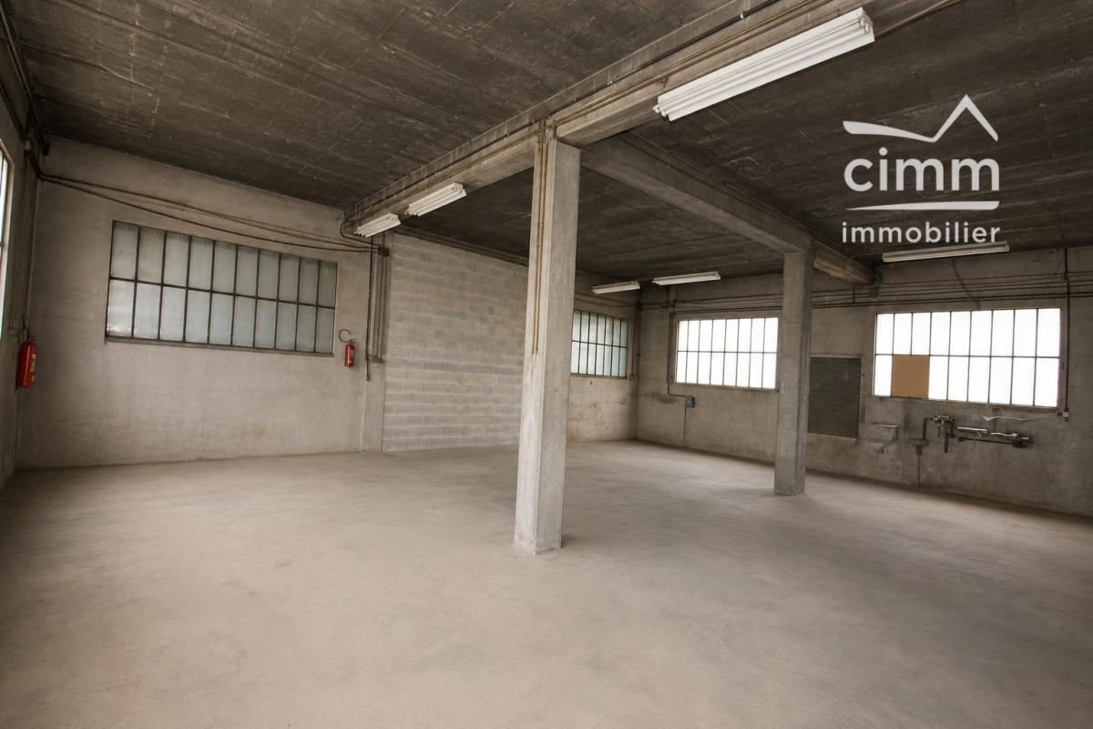 Photo principale - Garage / Parking à Brézins